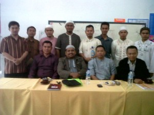 Foto bersama dengan guru-guru hebt di SDIT Al Ikhlas Pondok Melati Bekasi